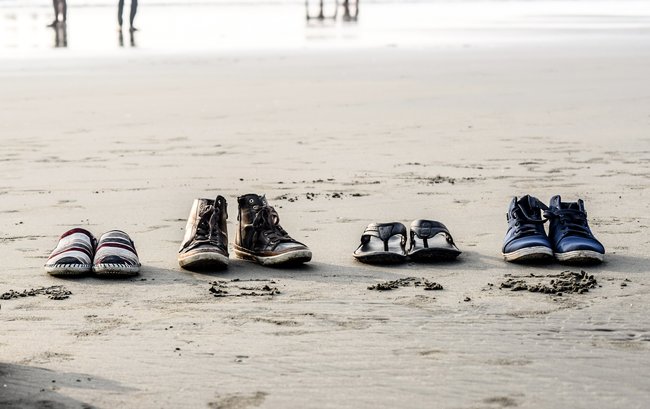 How to choose water shoes