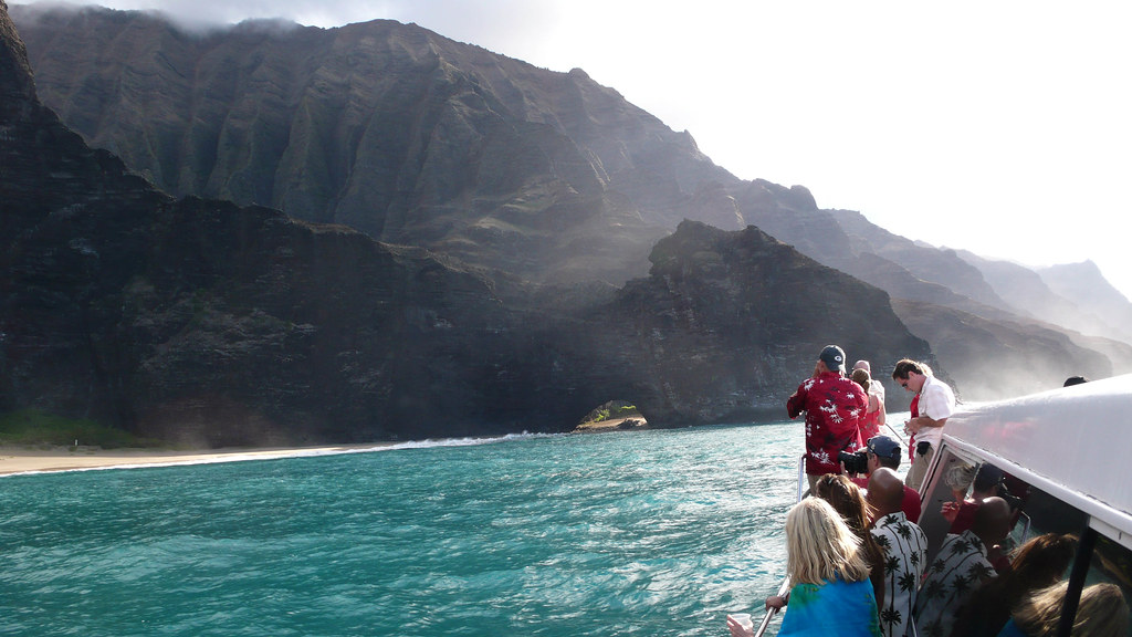 Best Catamarans Tours In Kauai